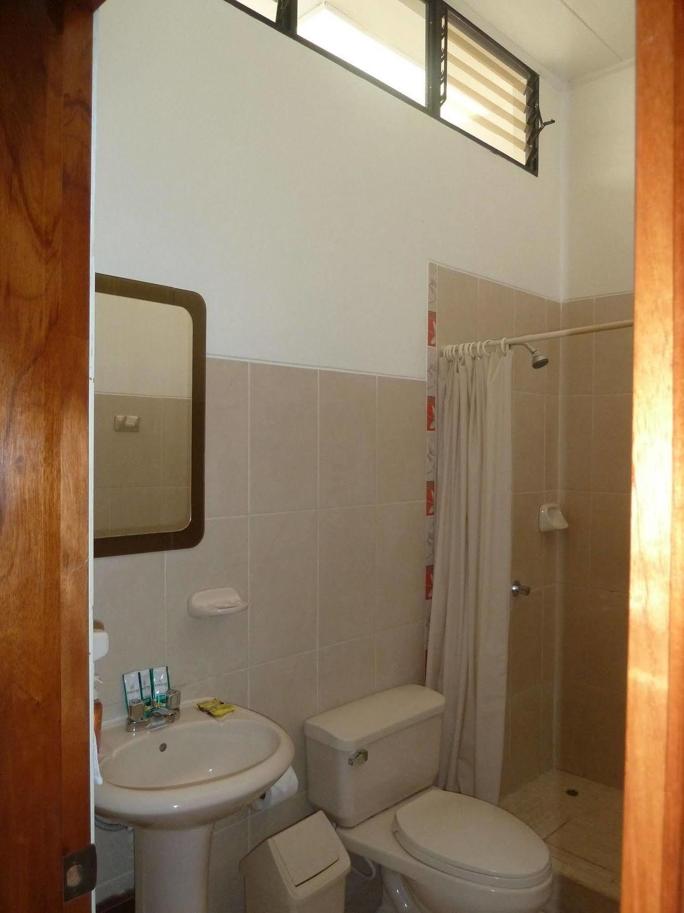 Hostal Huayruro Iquitos Dış mekan fotoğraf