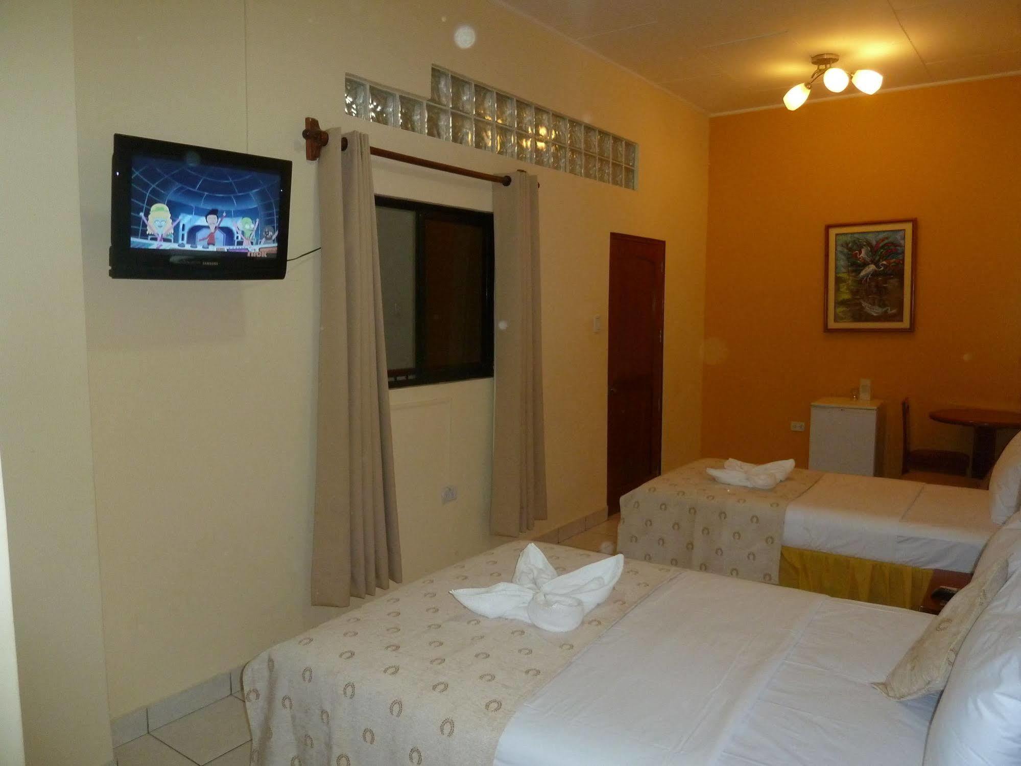 Hostal Huayruro Iquitos Dış mekan fotoğraf