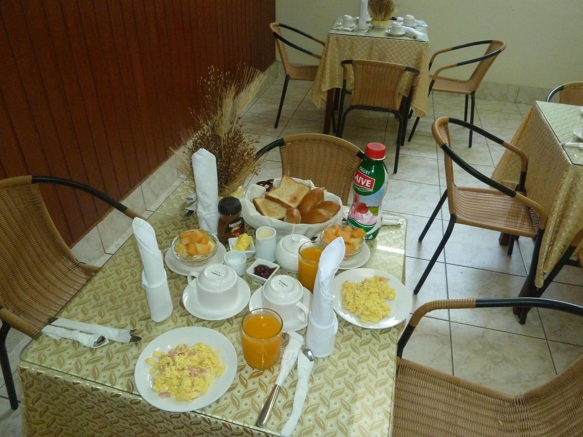 Hostal Huayruro Iquitos Dış mekan fotoğraf