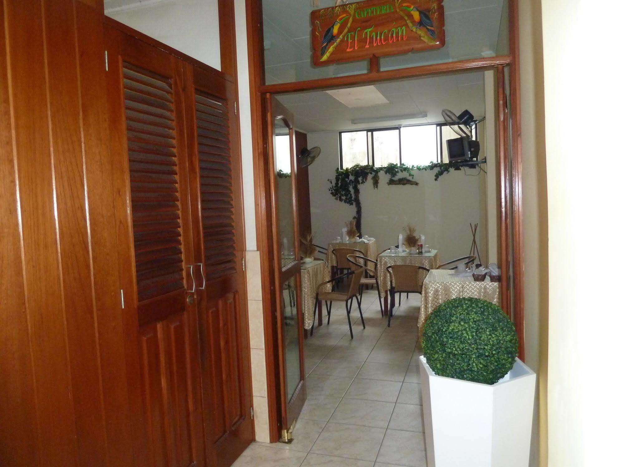 Hostal Huayruro Iquitos Dış mekan fotoğraf